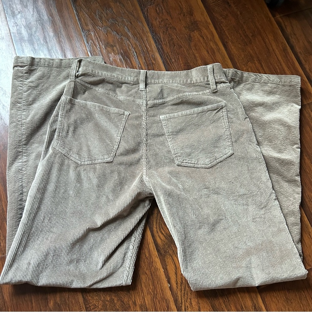 Abercrombie Corduroy Low Rise Loose Jean - Picture 2 of 4